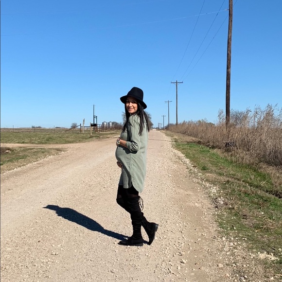 Meet your posher, Olivia - Picture 4 of 4